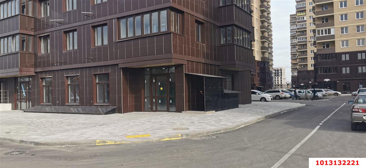 Фото №2: Торговое помещение 53&nbsp;м², 1/16&nbsp;эт. - Краснодар, Прикубанский внутригородской округ, мкр. жилой комплекс Ракурс, ул. имени Героя Ростовского, 8к7