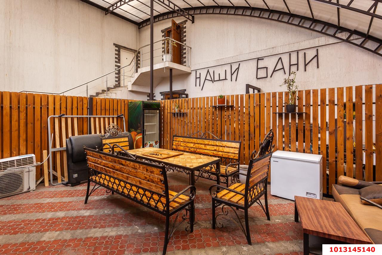 Фото №3: Отдельное здание 459&nbsp;м², 1/2&nbsp;эт. - Краснодар, Прикубанский внутригородской округ, мкр. Славянский, ул. 2-я Линия, 182