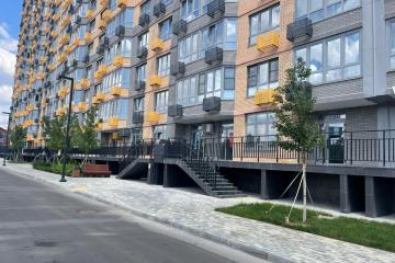 Фото №1: Торговое помещение 100 м², 1/24 эт. - Краснодар, мкр. ЖК Сказка Град, ул. имени В.Н. Мачуги, 166А