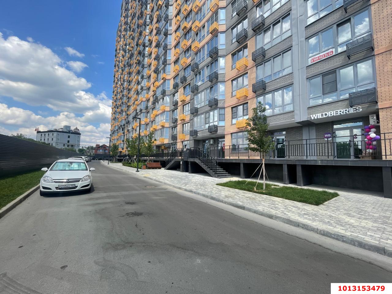 Фото №2: Торговое помещение 100&nbsp;м², 1/24&nbsp;эт. - Краснодар, Карасунский внутригородской округ, мкр. ЖК Сказка Град, ул. имени В.Н. Мачуги, 166А