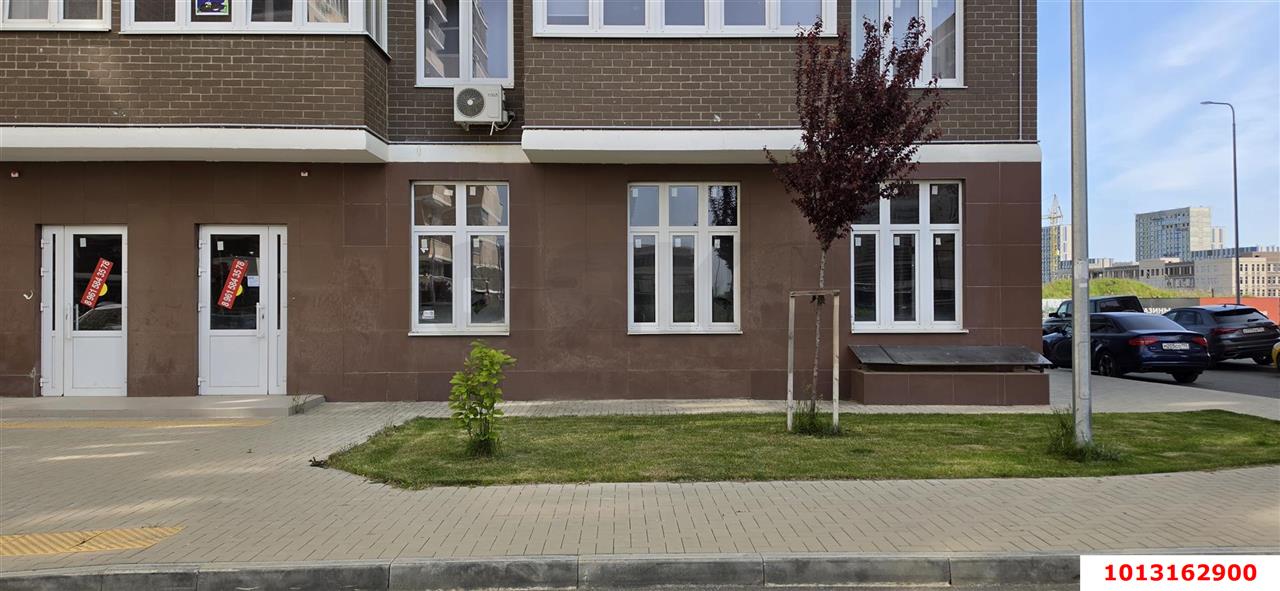 Фото №1: Торговое помещение 126&nbsp;м², 1/16&nbsp;эт. - Краснодар, Прикубанский внутригородской округ, мкр. ЖК Красная Площадь, ул. им. Мурата Ахеджака, 12к8