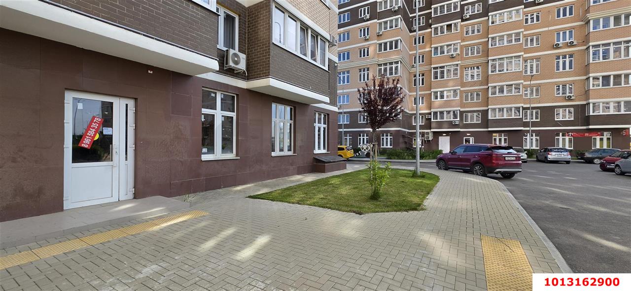 Фото №3: Торговое помещение 126&nbsp;м², 1/16&nbsp;эт. - Краснодар, Прикубанский внутригородской округ, мкр. ЖК Красная Площадь, ул. им. Мурата Ахеджака, 12к8