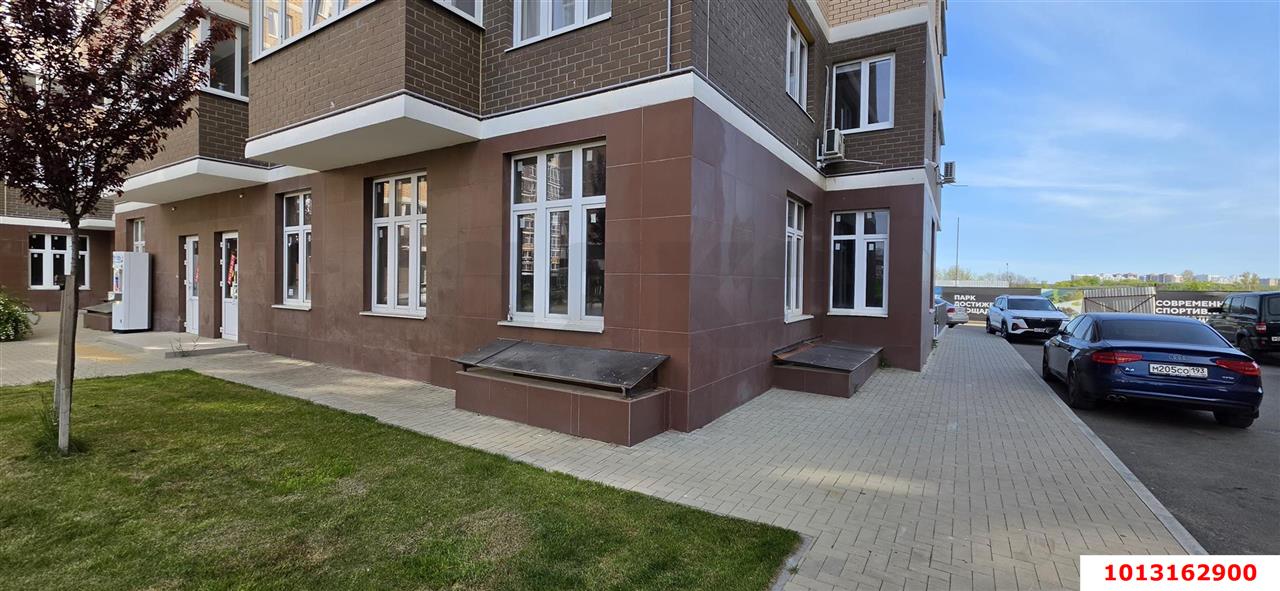 Фото №5: Торговое помещение 126&nbsp;м², 1/16&nbsp;эт. - Краснодар, Прикубанский внутригородской округ, мкр. ЖК Красная Площадь, ул. им. Мурата Ахеджака, 12к8