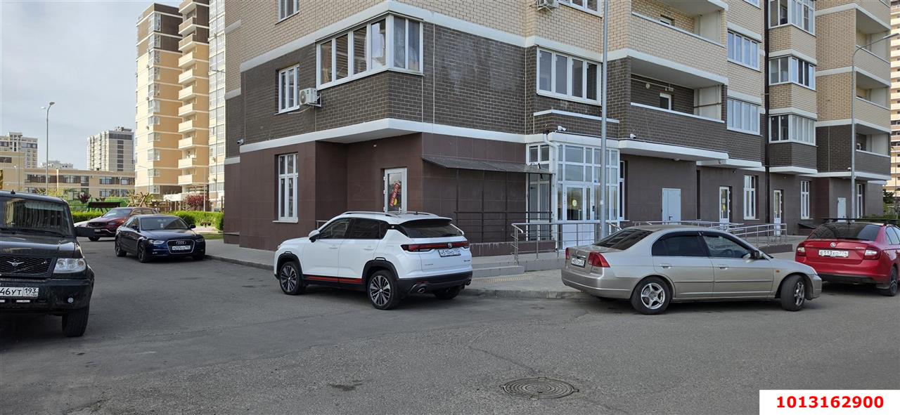 Фото №9: Торговое помещение 126&nbsp;м², 1/16&nbsp;эт. - Краснодар, Прикубанский внутригородской округ, мкр. ЖК Красная Площадь, ул. им. Мурата Ахеджака, 12к8