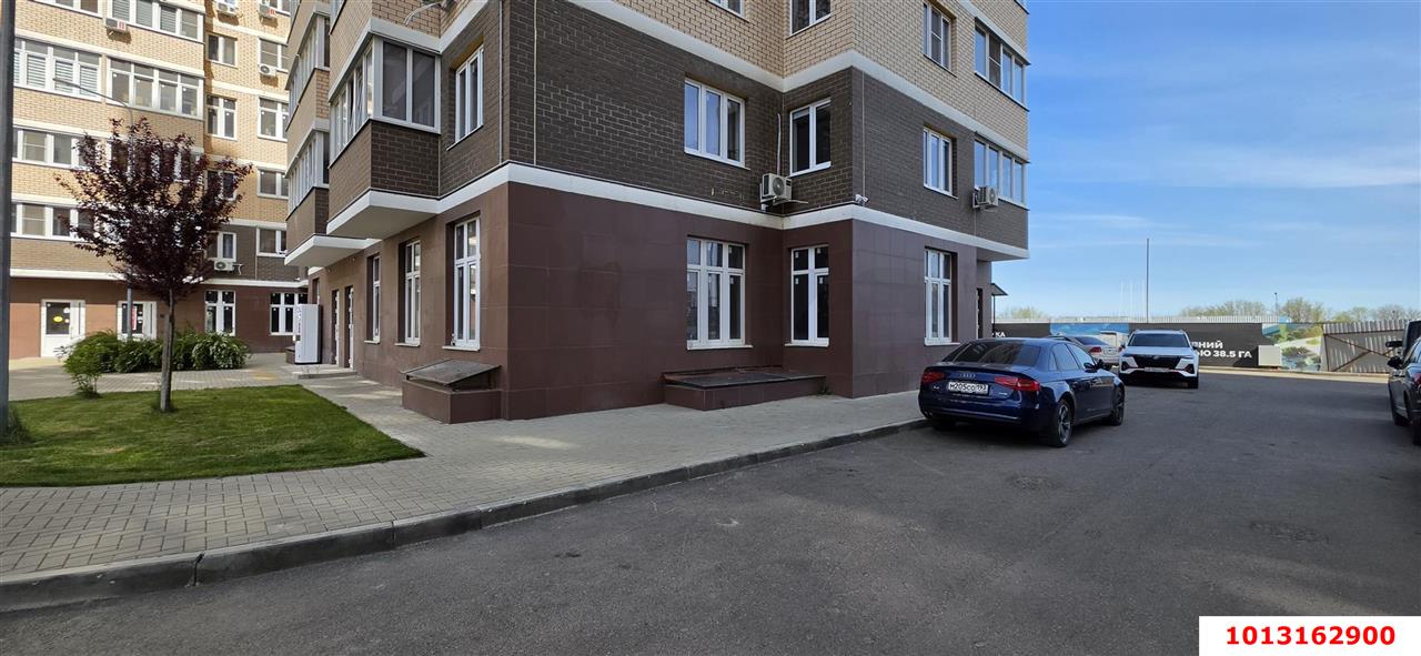 Фото №6: Торговое помещение 126&nbsp;м², 1/16&nbsp;эт. - Краснодар, Прикубанский внутригородской округ, мкр. ЖК Красная Площадь, ул. им. Мурата Ахеджака, 12к8