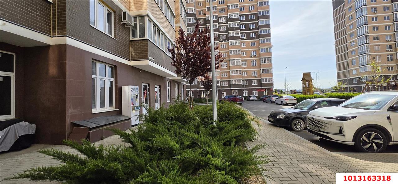Фото №3: Торговое помещение 122&nbsp;м², 1/16&nbsp;эт. - Краснодар, Прикубанский внутригородской округ, мкр. ЖК Красная Площадь, ул. им. Мурата Ахеджака, 12к8