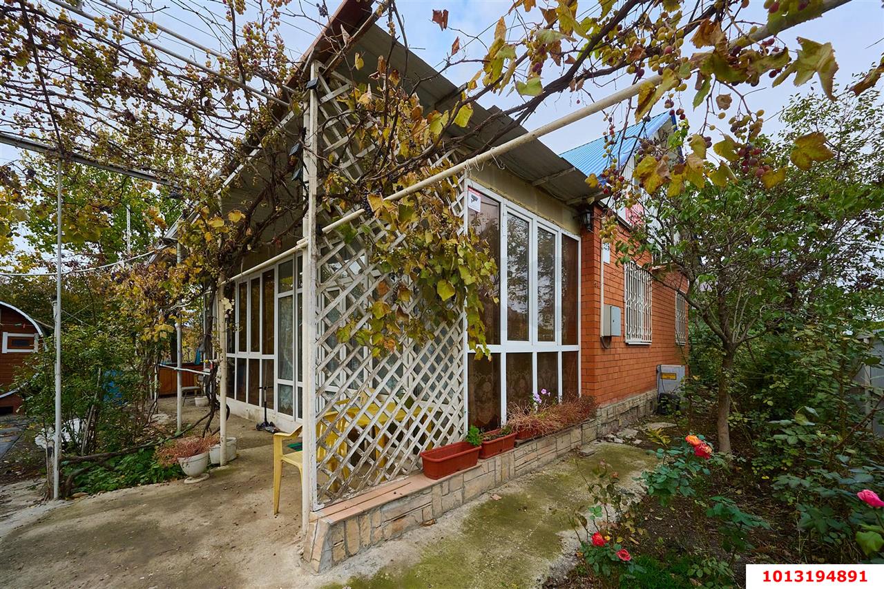 Фото №1: Дом 112&nbsp;м² + 6&nbsp;сот., 2&nbsp;эт. - Краснодар, Прикубанский внутригородской округ, мкр. Сады Калинина, ул. Народная, 70