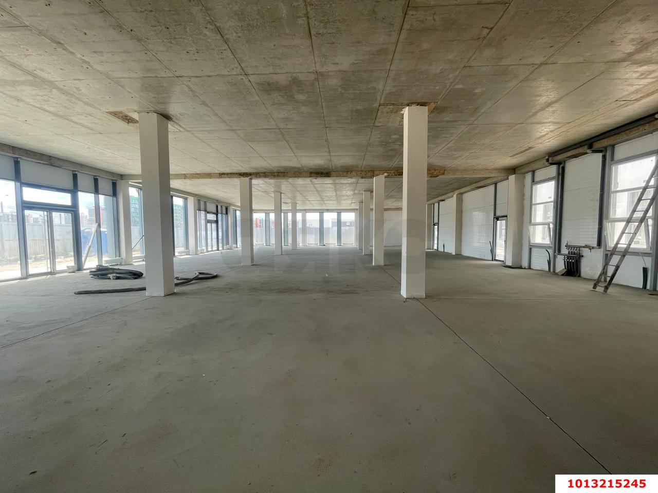 Фото №7: Отдельное здание 5000&nbsp;м², 1/2&nbsp;эт. - Краснодар, мкр. Прикубанский внутригородской округ, ул. Дмитрия Есаулко, 37