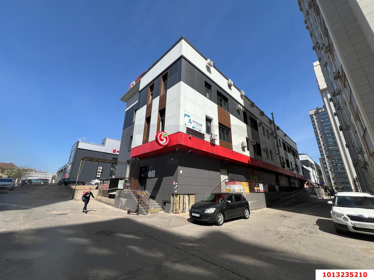 Фото №1: Торговое помещение 44&nbsp;м², 1/4&nbsp;эт. - Краснодар, Прикубанский внутригородской округ, мкр. Краевая Клиническая Больница, ул. Домбайская, 12