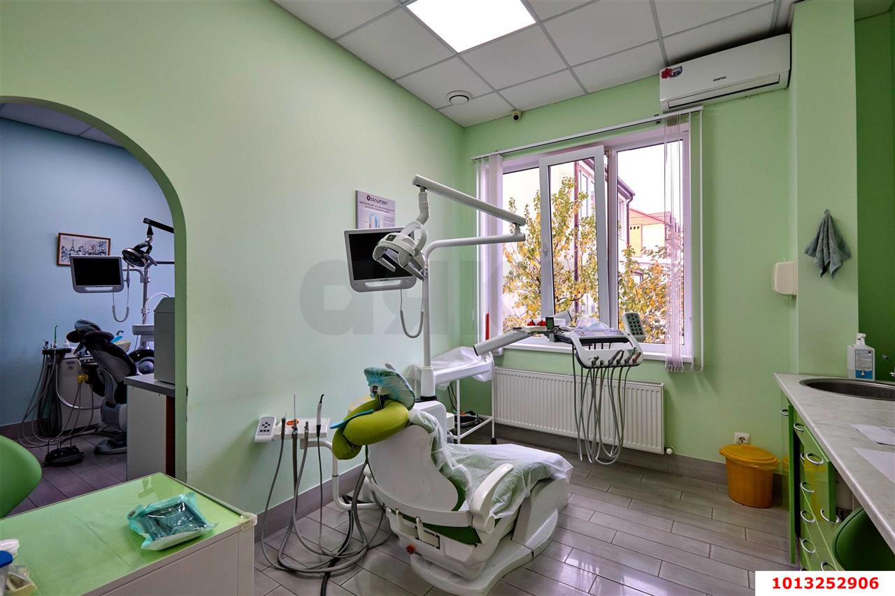 Фото №9: Торговое помещение 155&nbsp;м², 1/3&nbsp;эт. - Геленджик, пр-кт Геленджикский, 41