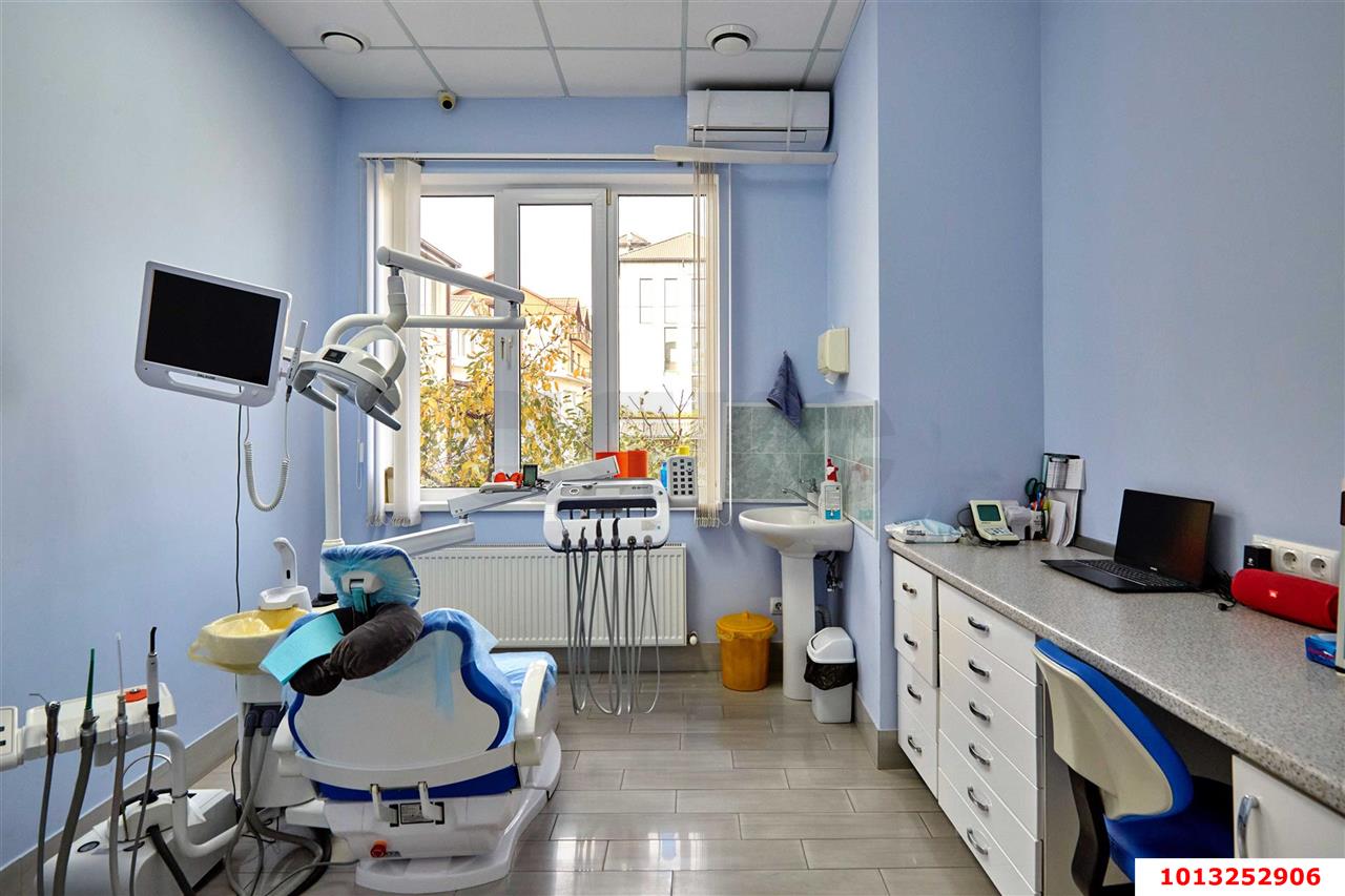 Фото №8: Торговое помещение 155&nbsp;м², 1/3&nbsp;эт. - Геленджик, пр-кт Геленджикский, 41