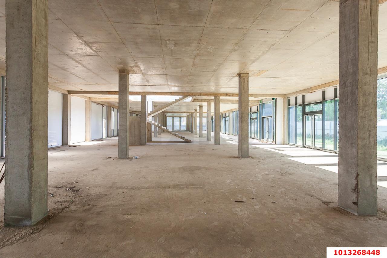 Фото №1: Торговое помещение 1500&nbsp;м², 1/2&nbsp;эт. - Краснодар, мкр. Прикубанский внутригородской округ, ул. Дмитрия Есаулко, 55