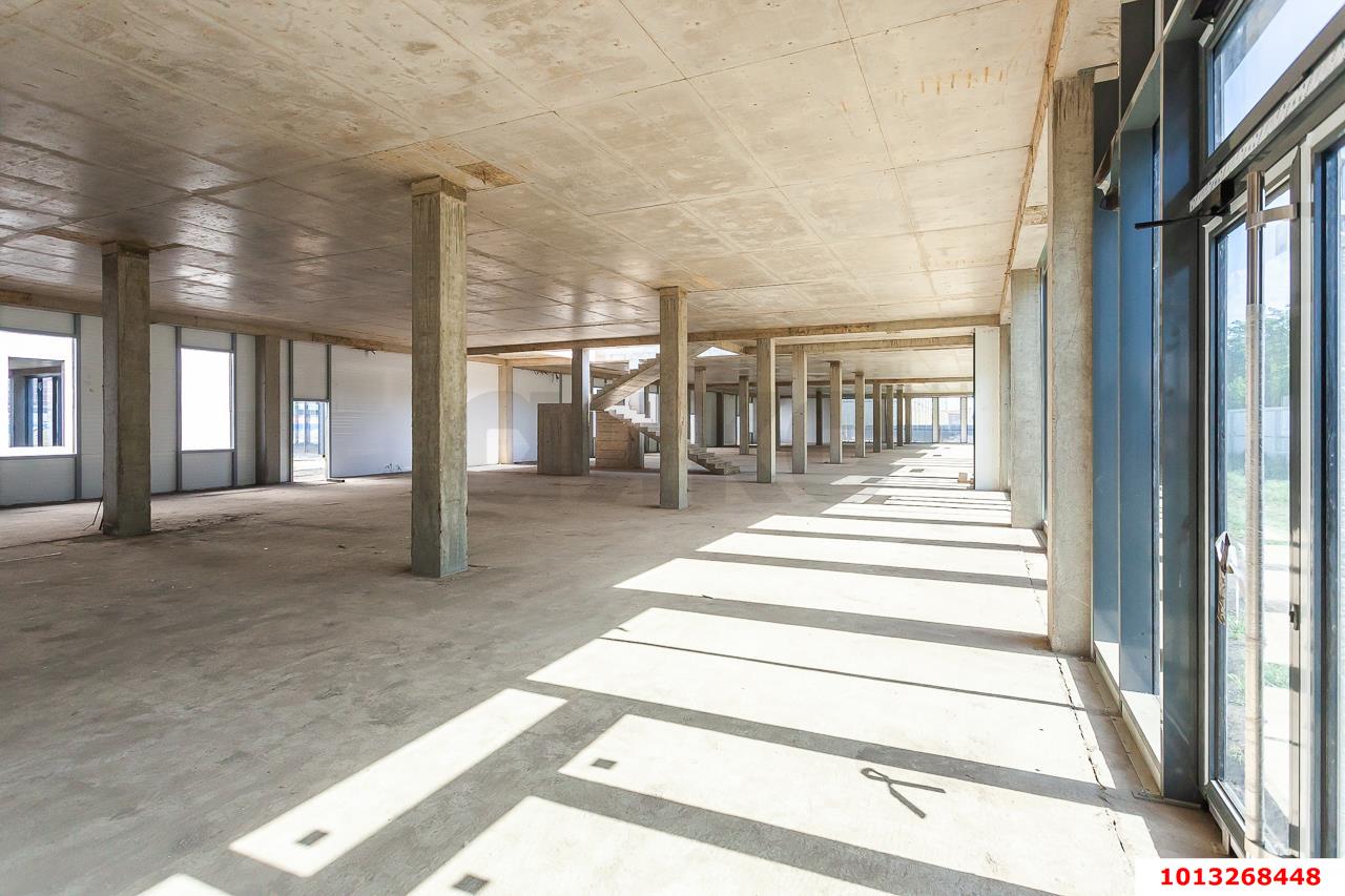 Фото №2: Торговое помещение 1500&nbsp;м², 1/2&nbsp;эт. - Краснодар, мкр. Прикубанский внутригородской округ, ул. Дмитрия Есаулко, 55
