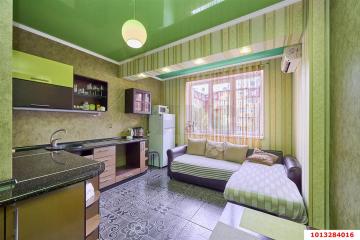 Фото №1: 2-комнатная квартира 61&nbsp;м², 3/9&nbsp;эт. - Краснодар, мкр. Музыкальный, ул. имени Сергея Есенина, 94