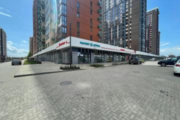 Фото №1: Торговое помещение 220 м², 1/18 эт. - Знаменский, мкр. Родные Просторы, ул. Природная, 10Б
