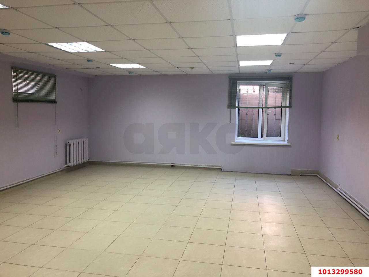 Фото №1: Торговое помещение 68&nbsp;м², 8&nbsp;эт. - Краснодар, Западный внутригородской округ, мкр. Центральный, ул. Комсомольская, 15