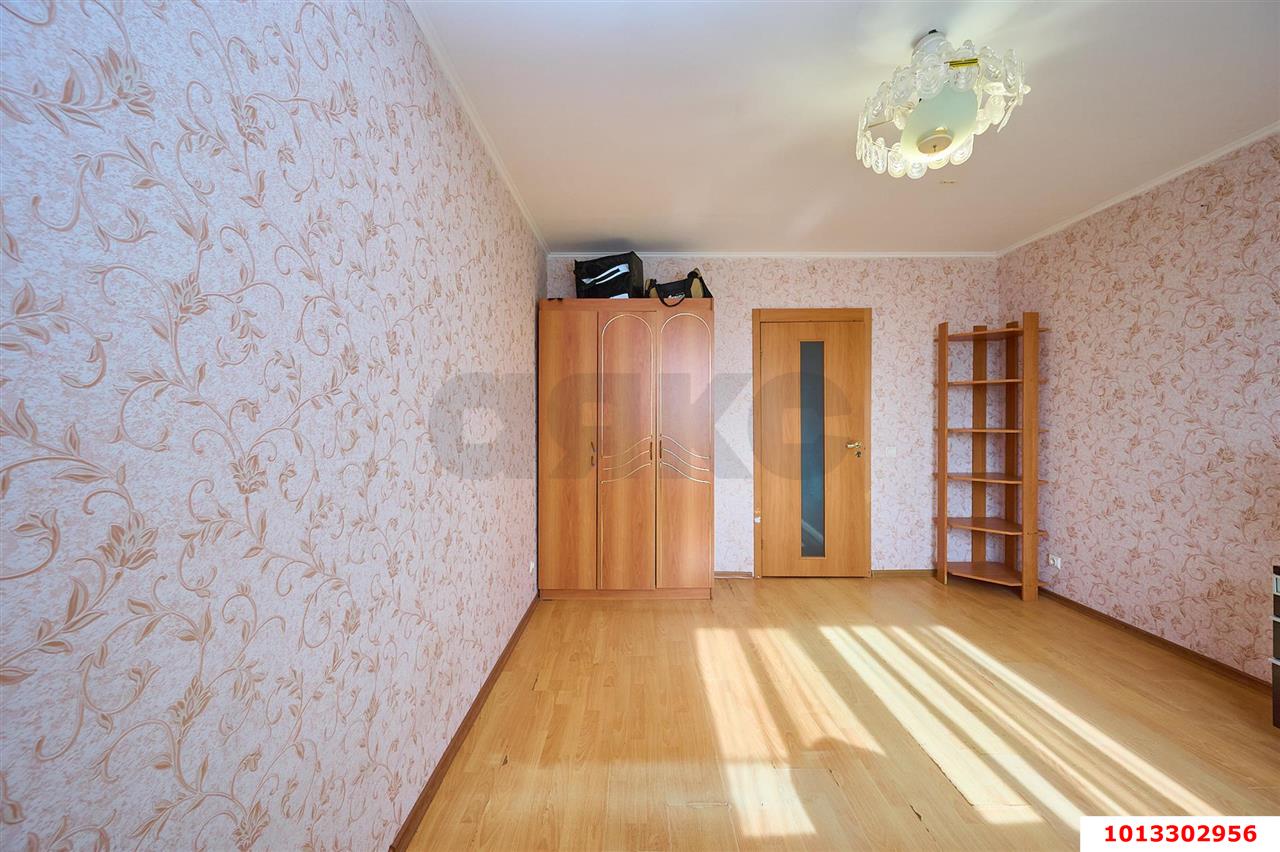 Фото №3: 2-комнатная квартира 55&nbsp;м², 14/16&nbsp;эт. - Краснодар, Западный внутригородской округ, Кожзавод, мкр. Военный городок № 1, ул. имени Калинина, 350/4