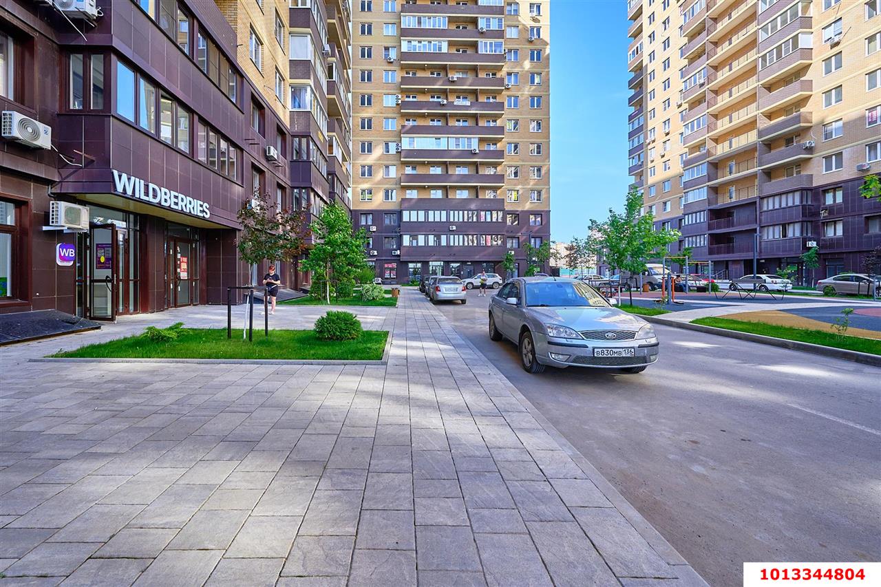 Фото №6: Торговое помещение 49&nbsp;м², 1/16&nbsp;эт. - Краснодар, Прикубанский внутригородской округ, мкр. жилой комплекс Ракурс, ул. имени Героя Ростовского, 8к3