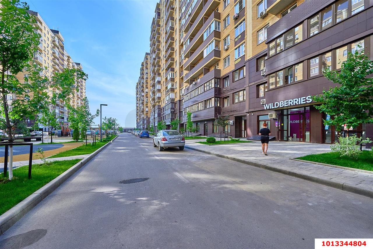 Фото №3: Торговое помещение 49&nbsp;м², 1/16&nbsp;эт. - Краснодар, Прикубанский внутригородской округ, мкр. жилой комплекс Ракурс, ул. имени Героя Ростовского, 8к3