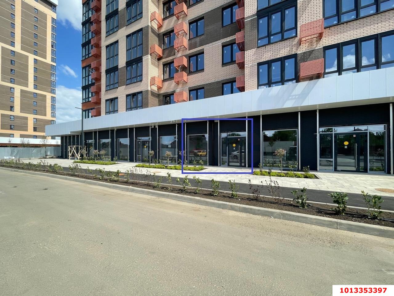 Фото №1: Торговое помещение 58&nbsp;м², 1/18&nbsp;эт. - Знаменский, Карасунский внутригородской округ, мкр. Родные Просторы, ул. Природная, 10Б