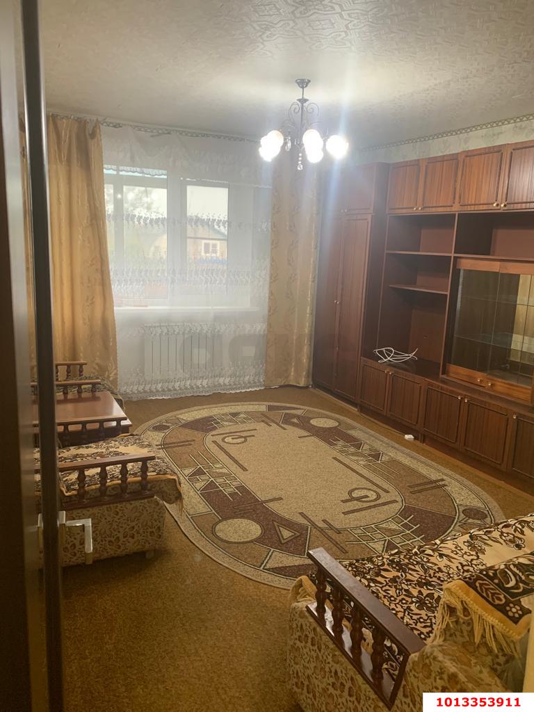 Фото №1: 3-комнатная квартира 68&nbsp;м², 2/3&nbsp;эт. - Динская, ул. Гоголя, 99