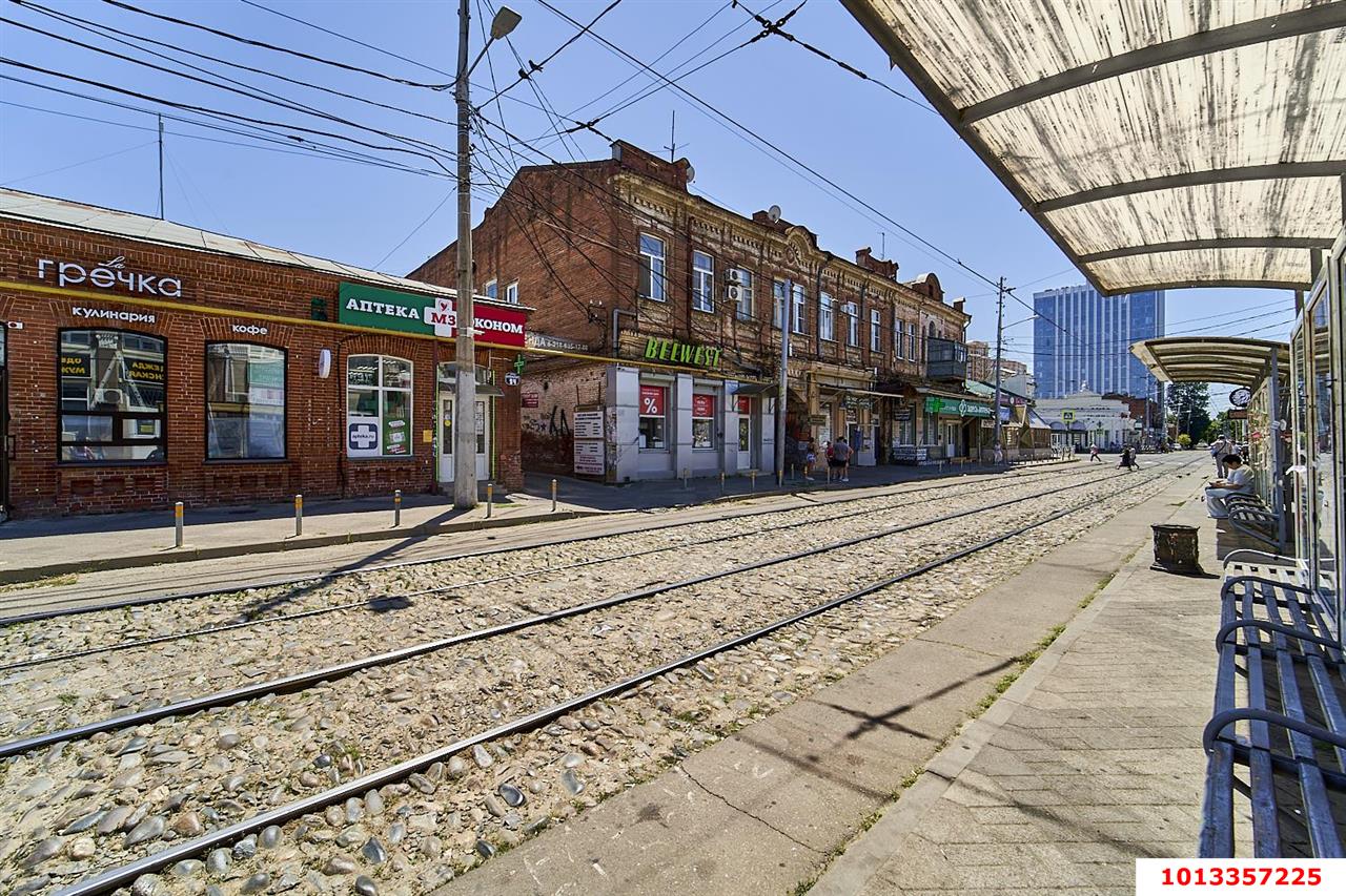 Фото №2: Торговое помещение 184&nbsp;м², 1/2&nbsp;эт. - Краснодар, Центральный внутригородской округ, мкр. Центральный, ул. Коммунаров, 92