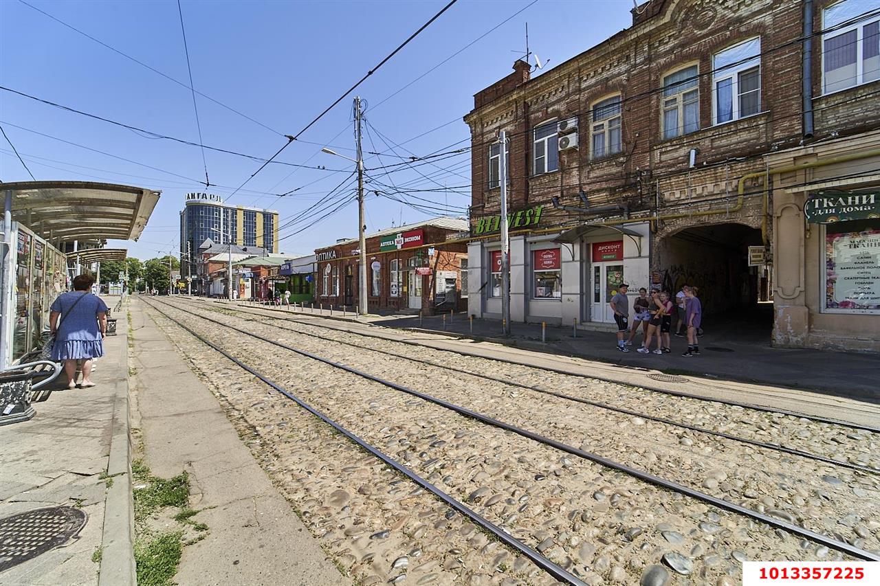 Фото №3: Торговое помещение 184&nbsp;м², 1/2&nbsp;эт. - Краснодар, Центральный внутригородской округ, мкр. Центральный, ул. Коммунаров, 92
