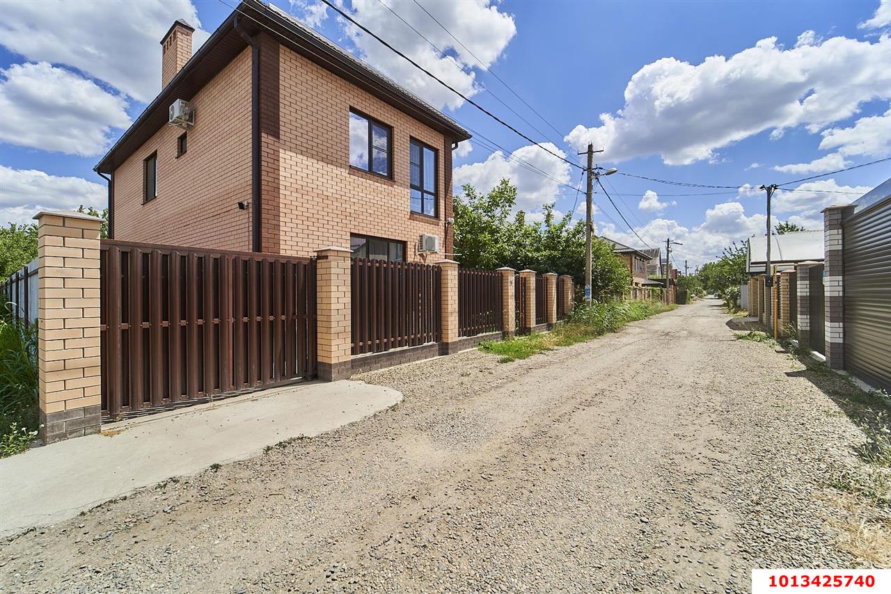 Фото №1: Дом 126&nbsp;м² + 4.11&nbsp;сот., 2&nbsp;эт. - Строитель, мкр. Прикубанский внутригородской округ, ул. Сиреневая, 116
