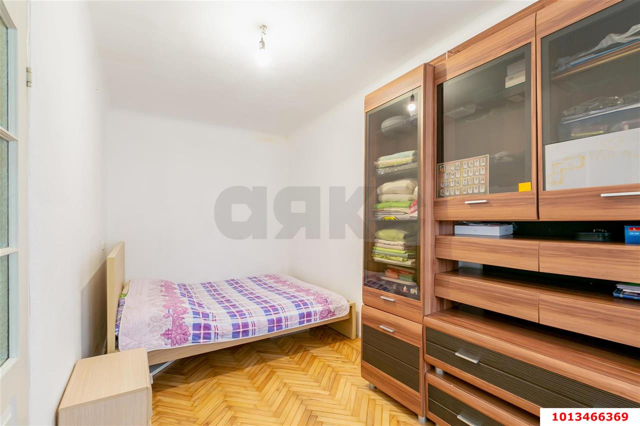 Фото №3: 3-комнатная квартира 56&nbsp;м², 1/5&nbsp;эт. - Краснодар, Центральный внутригородской округ, мкр. Завод Измерительных Приборов, ул. Курчатова, 4
