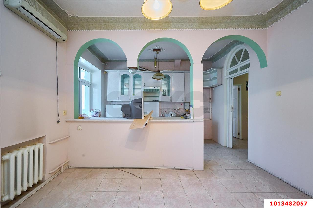 Фото №6: 3-комнатная квартира 84&nbsp;м², 3/4&nbsp;эт. - Краснодар, Центральный внутригородской округ, мкр. Центральный, ул. Орджоникидзе, 56