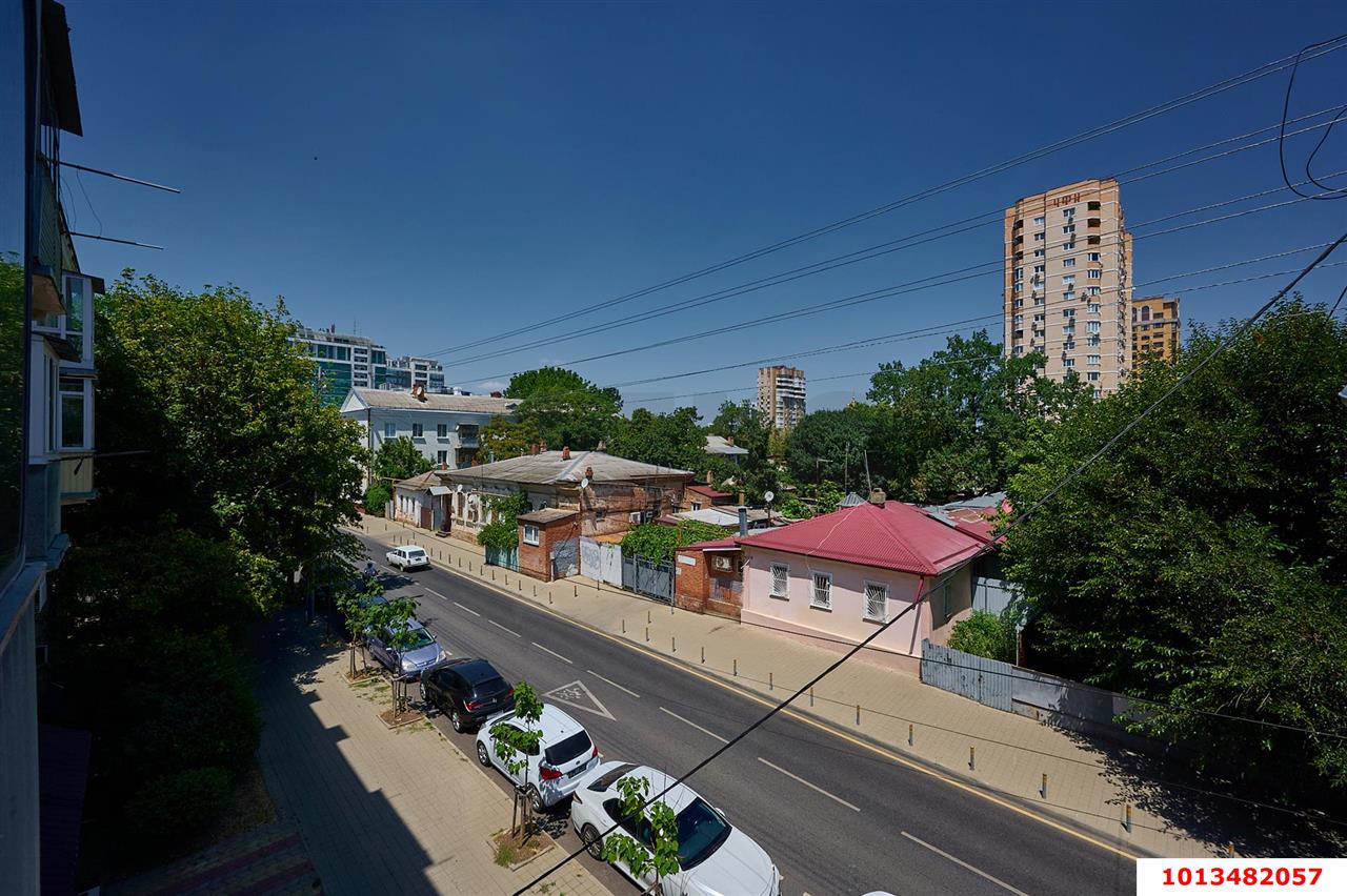 Фото №3: 3-комнатная квартира 84&nbsp;м², 3/4&nbsp;эт. - Краснодар, Центральный внутригородской округ, мкр. Центральный, ул. Орджоникидзе, 56