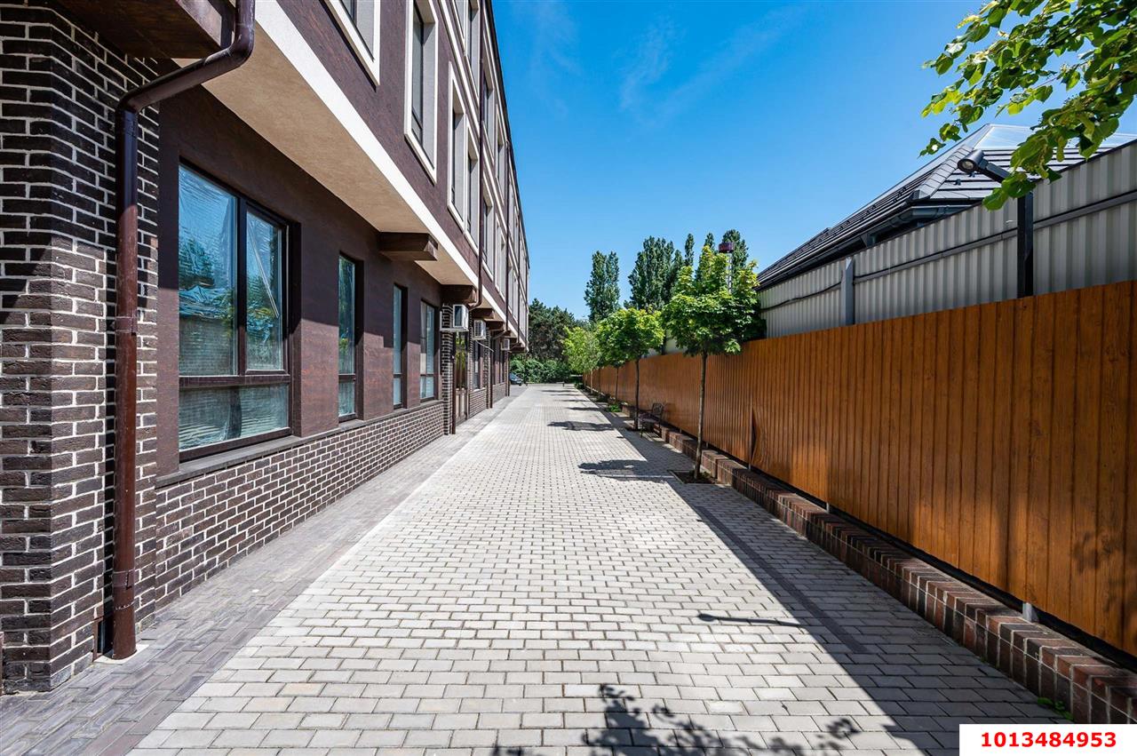 Фото №3: 4-комнатная квартира 270&nbsp;м², 4/4&nbsp;эт. - Краснодар, Западный внутригородской округ, Горогороды, мкр. Центральный, ул. Береговая, 10/3
