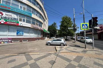 Фото №1: Офисное помещение 57&nbsp;м², 3/4&nbsp;эт. - Краснодар, мкр. Центральный внутригородской округ, ул. имени П.М. Гаврилова, 117