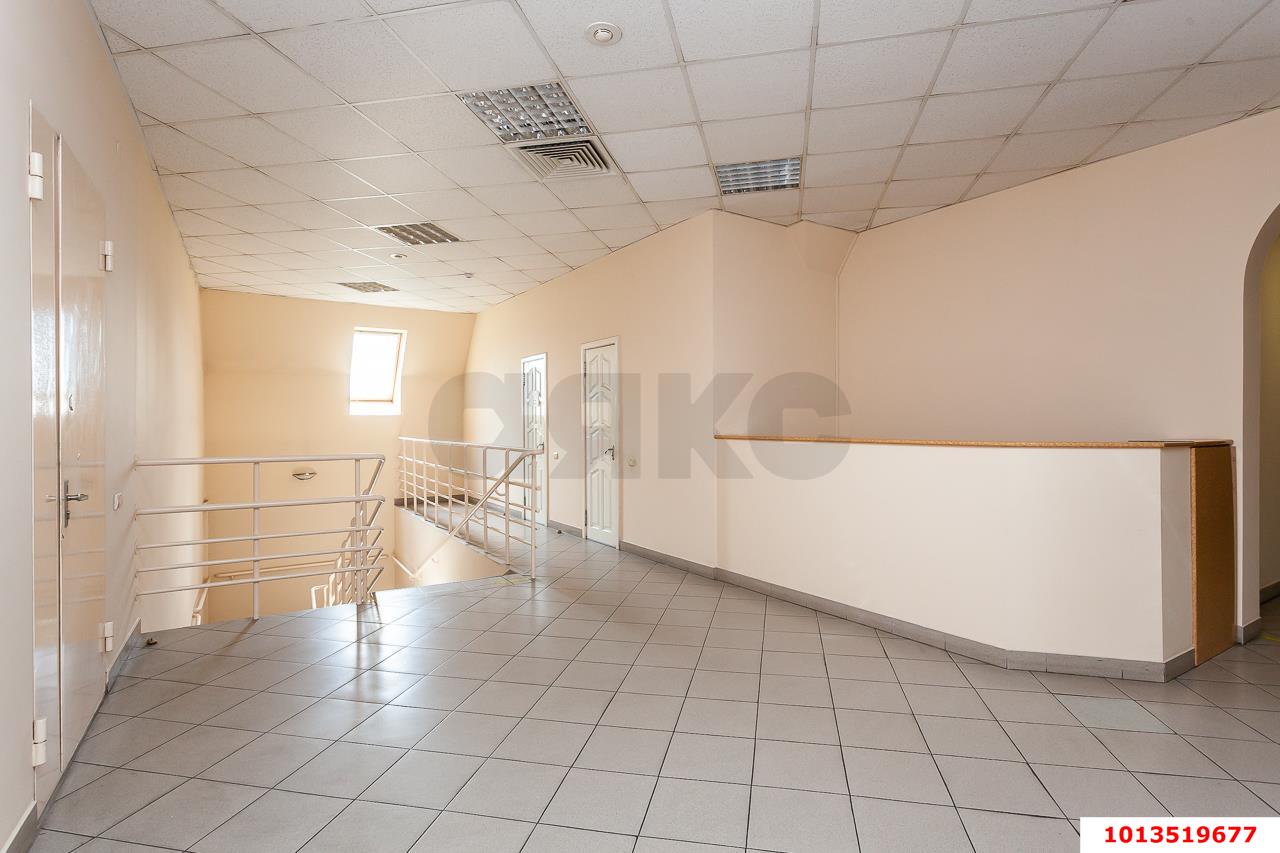 Фото №6: Отдельное здание 220&nbsp;м², 1/2&nbsp;эт. - Краснодар, Западный внутригородской округ, мкр. Сельскохозяйственный Институт, ул. Академика Трубилина, 120