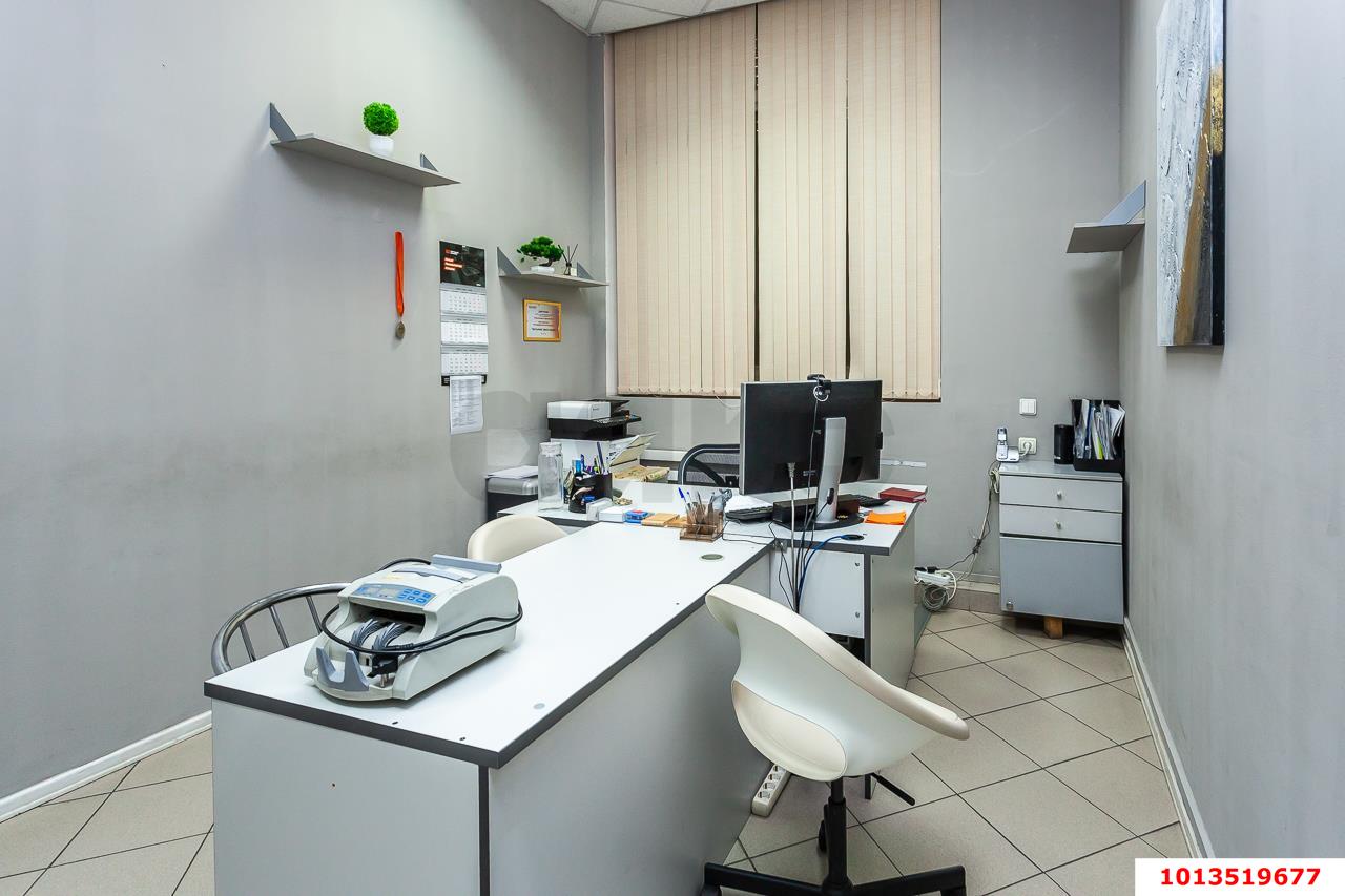 Фото №9: Отдельное здание 220&nbsp;м², 1/2&nbsp;эт. - Краснодар, Западный внутригородской округ, мкр. Сельскохозяйственный Институт, ул. Академика Трубилина, 120