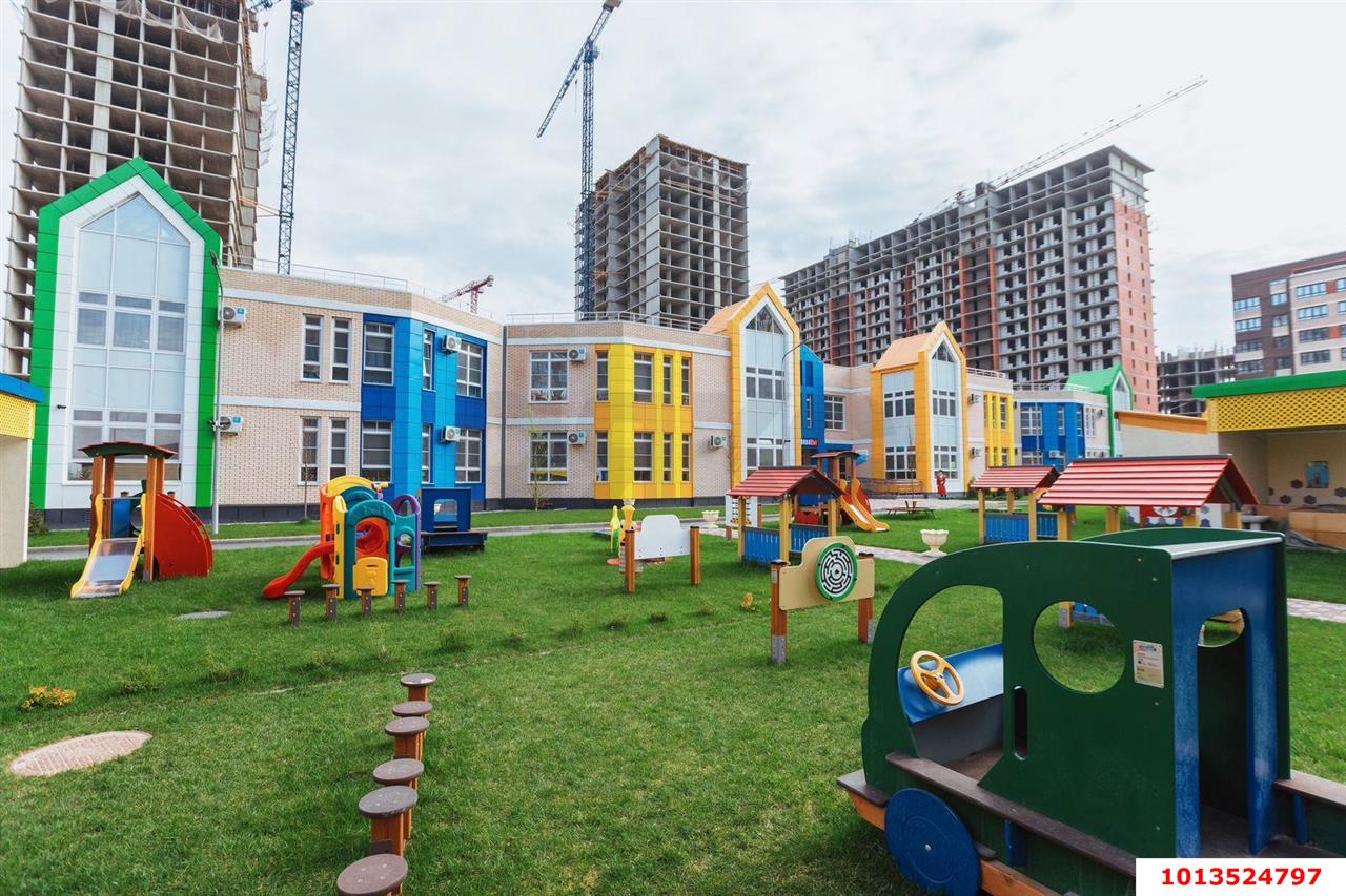 Фото №1: 1-комнатная квартира 37&nbsp;м², 8/24&nbsp;эт. - Знаменский, Карасунский внутригородской округ, мкр. Родные Просторы, ул. Природная, 10Бк3