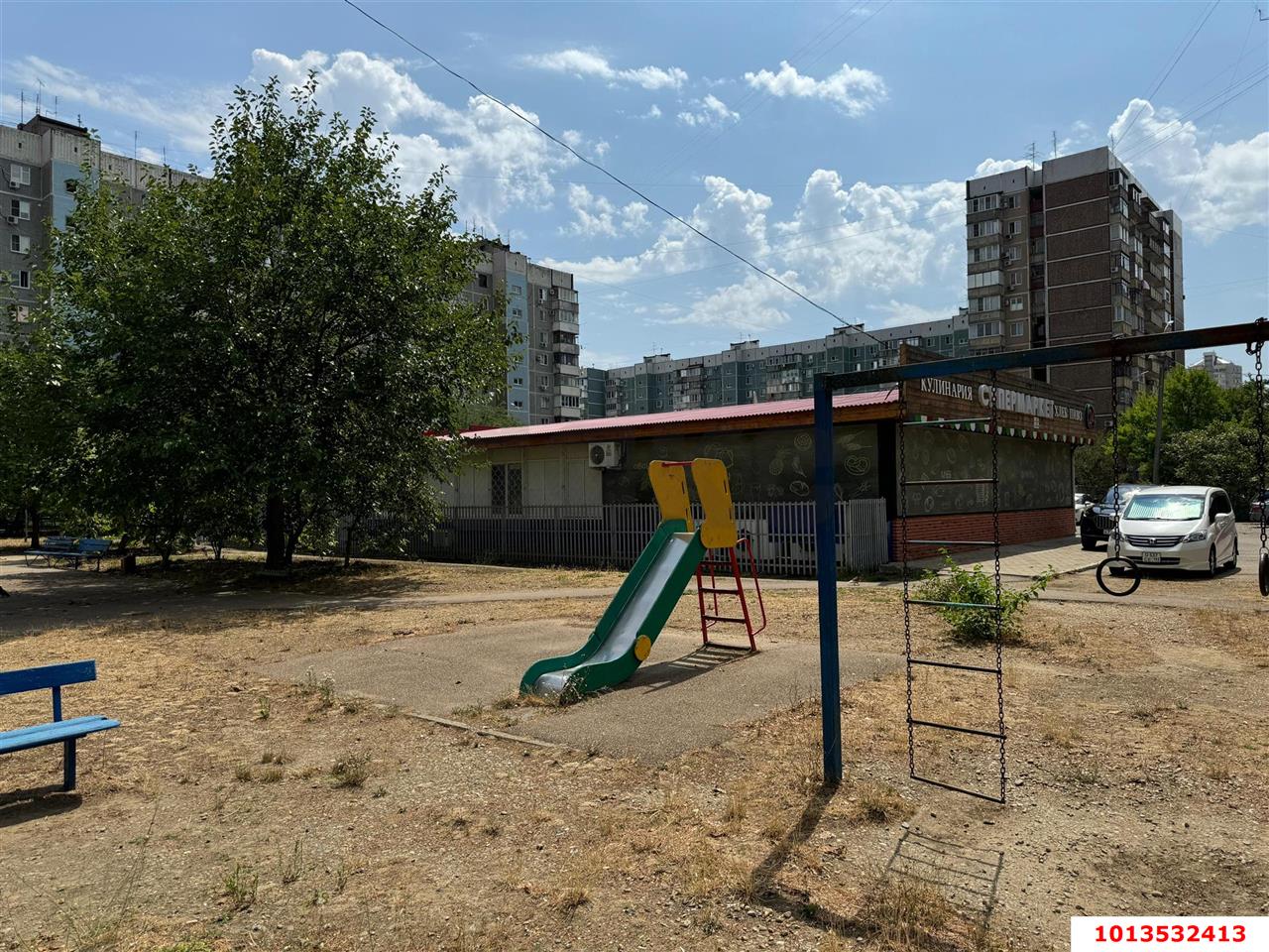 Фото №2: Отдельное здание 348&nbsp;м², 1/1&nbsp;эт. - Краснодар, Западный внутригородской округ, мкр. Юбилейный, б-р Платановый, 6/1