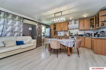 Фото №1: Дом 221&nbsp;м² + 9.2&nbsp;сот., 2&nbsp;эт. - Приморско-Ахтарск, ул. Комиссара Шевченко, 1/1