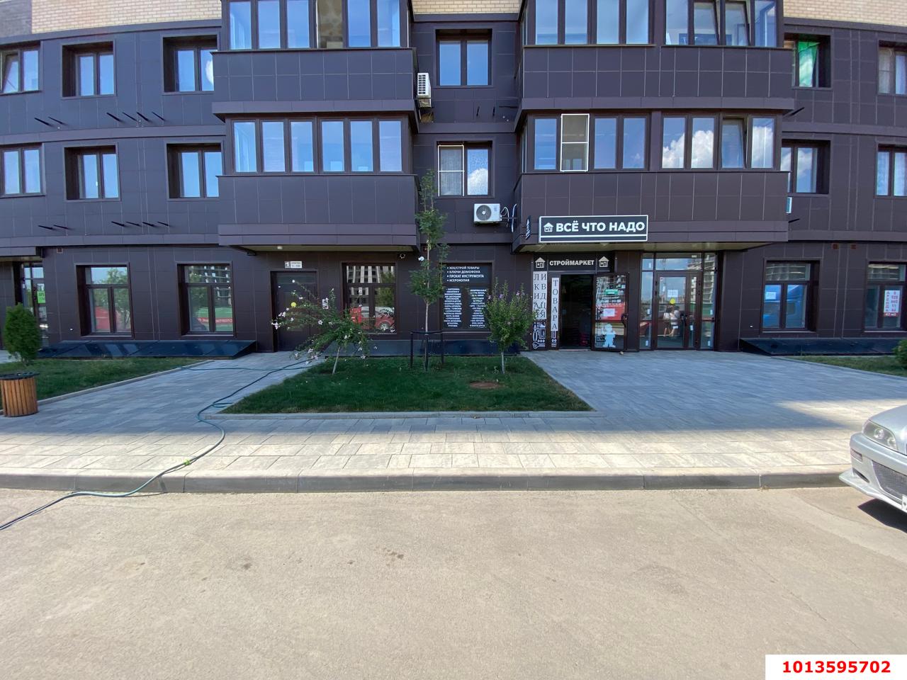 Фото №4: Торговое помещение 46&nbsp;м², 1/16&nbsp;эт. - Краснодар, Прикубанский внутригородской округ, мкр. жилой комплекс Ракурс, ул. имени Героя Ростовского, 8к1