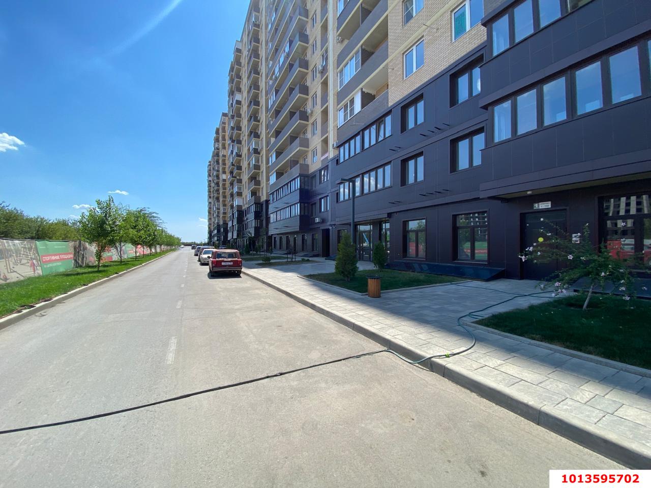 Фото №3: Торговое помещение 46&nbsp;м², 1/16&nbsp;эт. - Краснодар, Прикубанский внутригородской округ, мкр. жилой комплекс Ракурс, ул. имени Героя Ростовского, 8к1