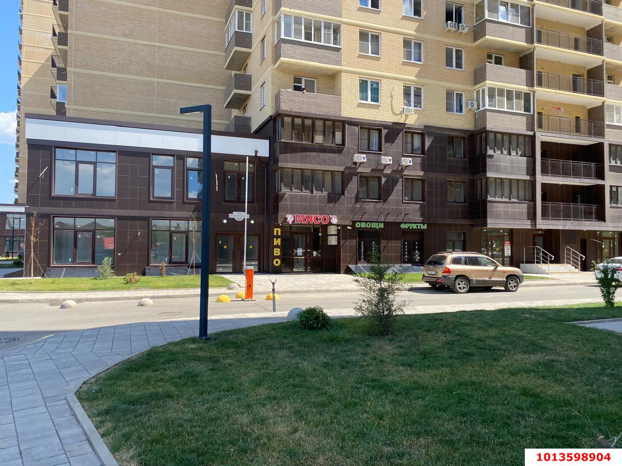 Фото №3: Торговое помещение 43&nbsp;м², 1/16&nbsp;эт. - Краснодар, Прикубанский внутригородской округ, мкр. жилой комплекс Ракурс, ул. имени Героя Ростовского, 8