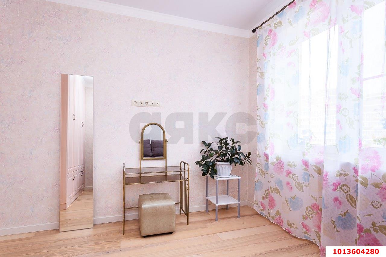 Фото №5: 2-комнатная квартира 68&nbsp;м², 21/25&nbsp;эт. - Краснодар, Прикубанский внутригородской округ, Завод Измерительных Приборов, мкр. ЖК Москва, ул. Российская, 79/3к1