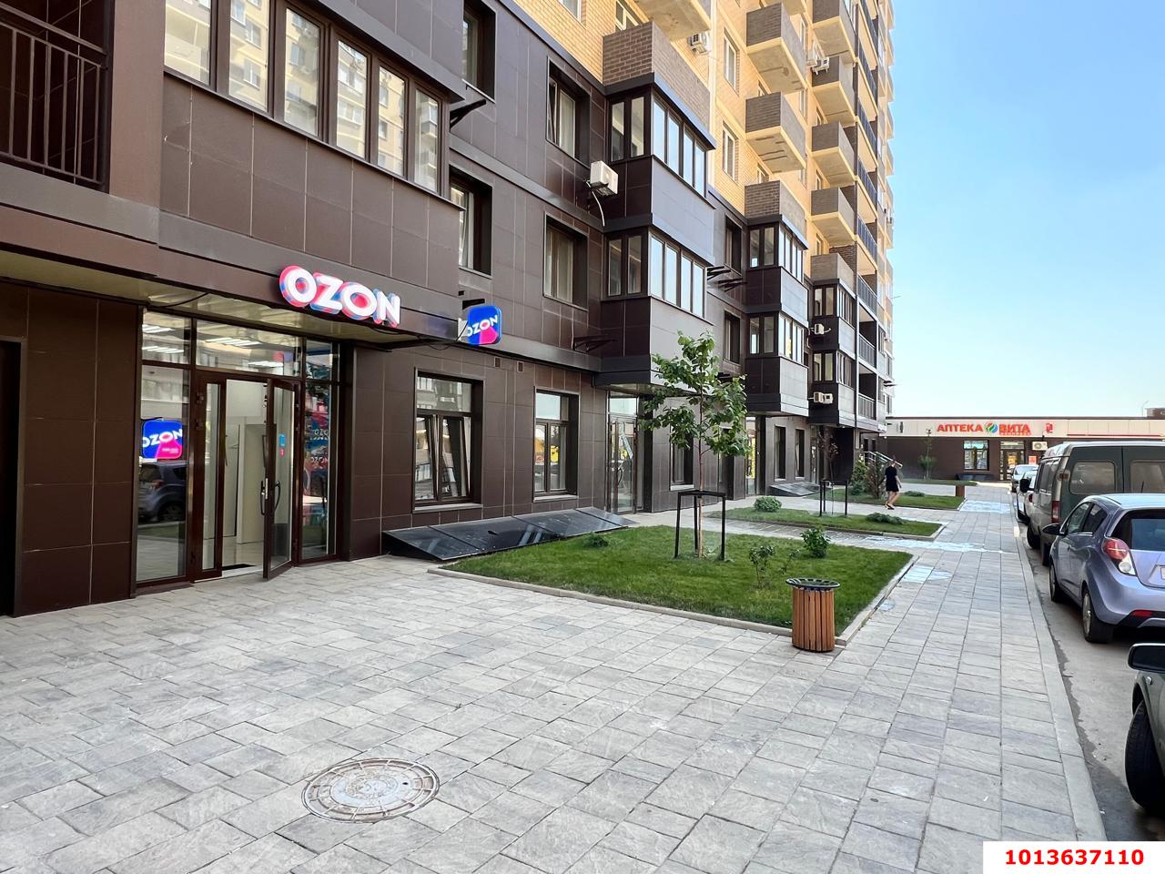 Фото №1: Торговое помещение 43&nbsp;м², 1/16&nbsp;эт. - Краснодар, Прикубанский внутригородской округ, мкр. жилой комплекс Ракурс, ул. имени Героя Ростовского, 8