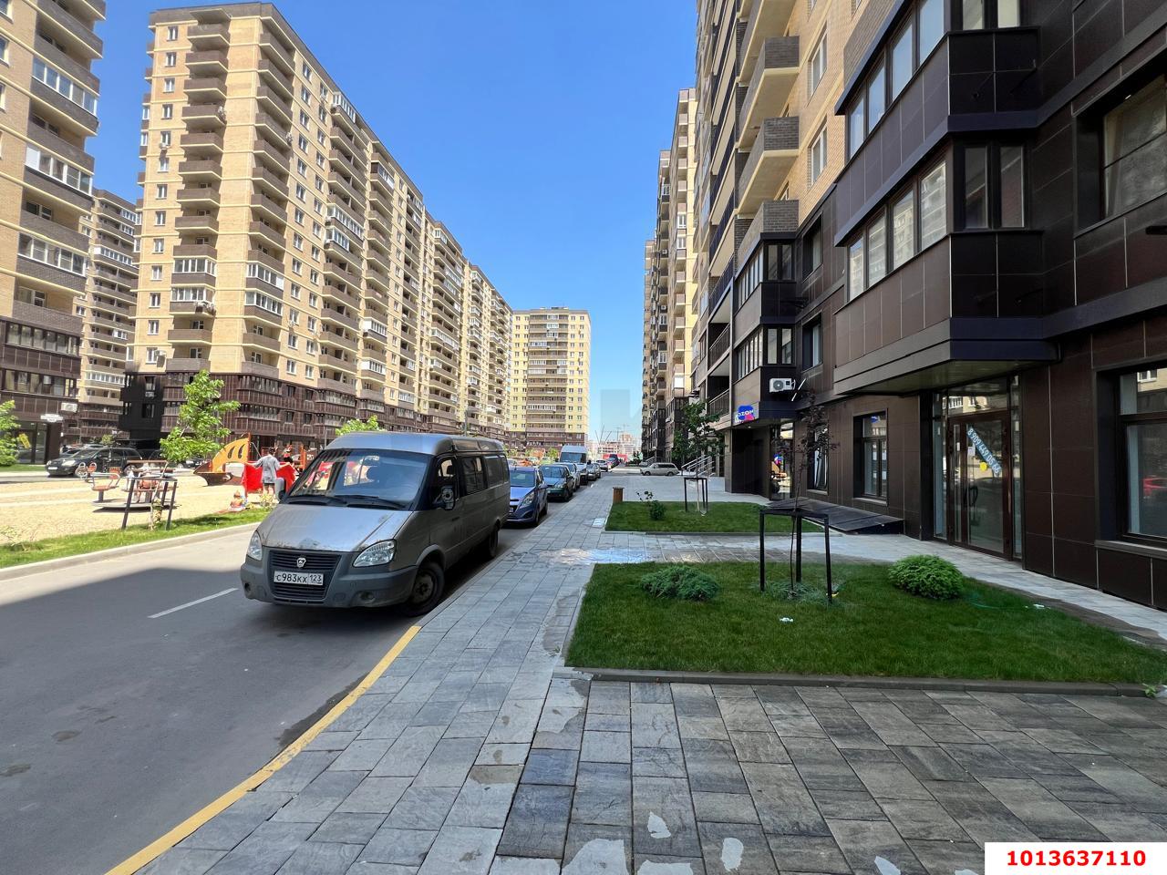 Фото №2: Торговое помещение 43&nbsp;м², 1/16&nbsp;эт. - Краснодар, Прикубанский внутригородской округ, мкр. жилой комплекс Ракурс, ул. имени Героя Ростовского, 8