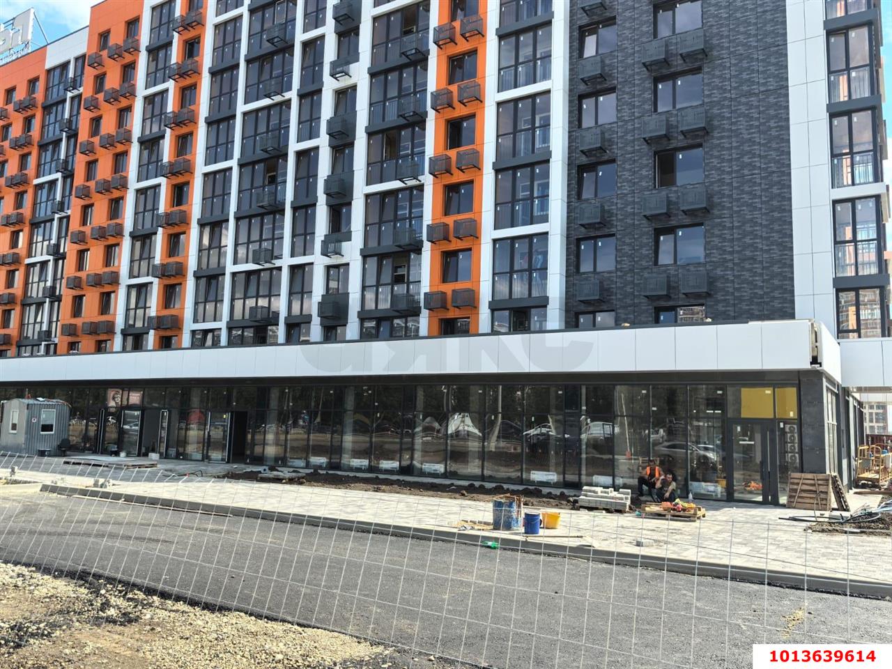 Фото №4: Торговое помещение 51&nbsp;м², 1/9&nbsp;эт. - Краснодар, Прикубанский внутригородской округ, мкр. жилой комплекс Друзья, ул. имени Генерала Брусилова, 28к3