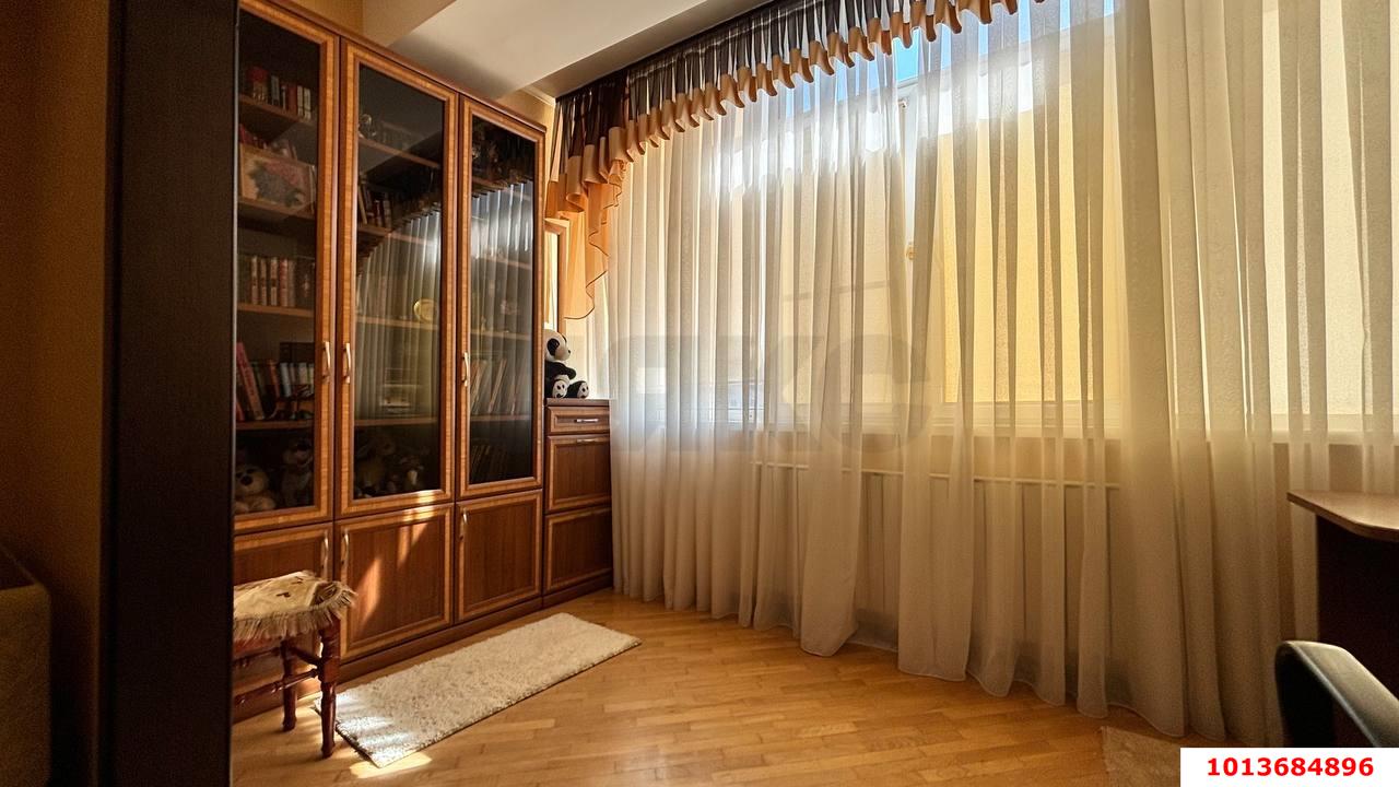 Фото №13: 3-комнатная квартира 104&nbsp;м², 5/5&nbsp;эт. - Краснодар, Сельскохозяйственный Институт, мкр. Западный внутригородской округ, ул. Урицкого, 6