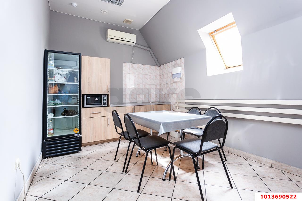 Фото №2: Торговое помещение 960&nbsp;м², 1/2&nbsp;эт. - Краснодар, Западный внутригородской округ, мкр. Сельскохозяйственный Институт, ул. Академика Трубилина, 120