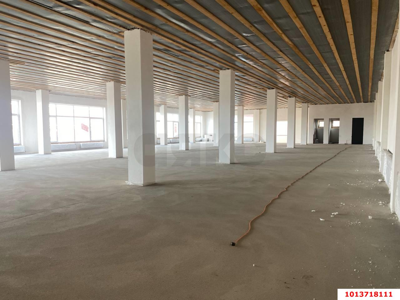 Фото №1: Торговое помещение 350&nbsp;м², 2/2&nbsp;эт. - Новая Адыгея, ул. Кубанская, 3/2