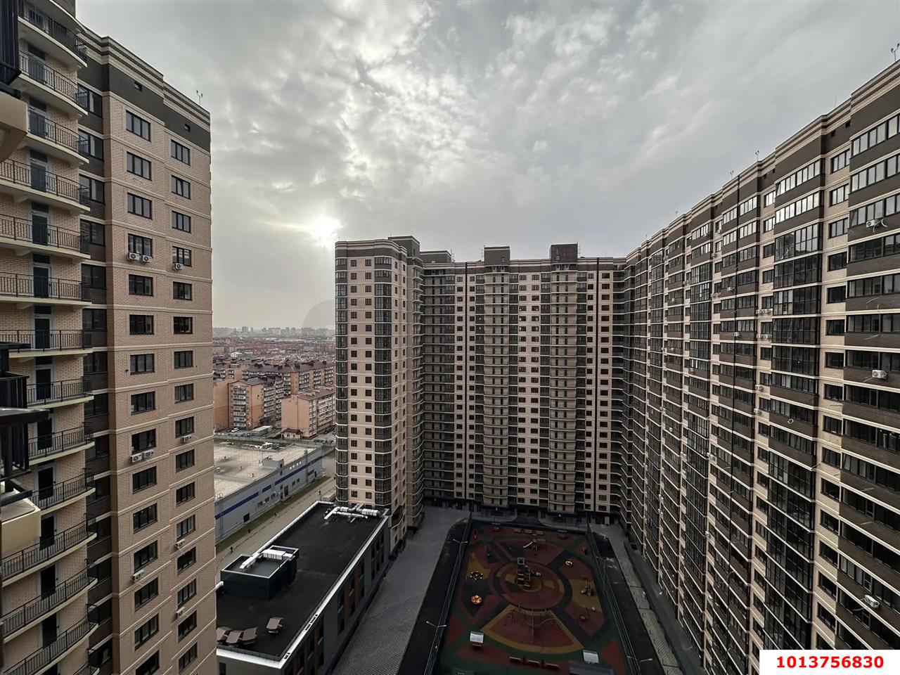 Фото №1: 2-комнатная квартира 56&nbsp;м², 19/24&nbsp;эт. - Краснодар, Прикубанский внутригородской округ, Калинино, мкр. Завод Радиоизмерительных Приборов, ул. Российская