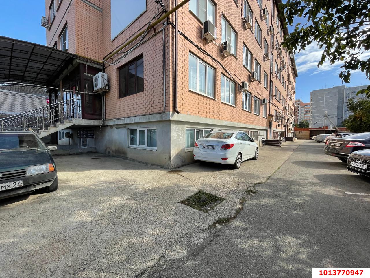 Фото №2: 1-комнатная квартира 44&nbsp;м² - Краснодар, Прикубанский внутригородской округ, мкр. Краевая Клиническая Больница, ул. 1 Мая, 278